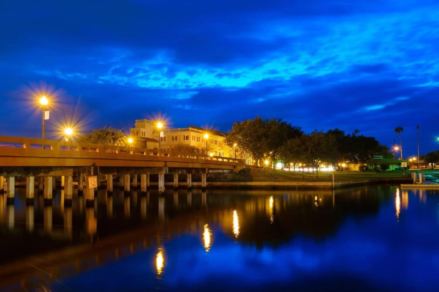 Walk Everywhere! 1-Bedroom Gem In Downtown Hub New Port Richey Bagian luar foto