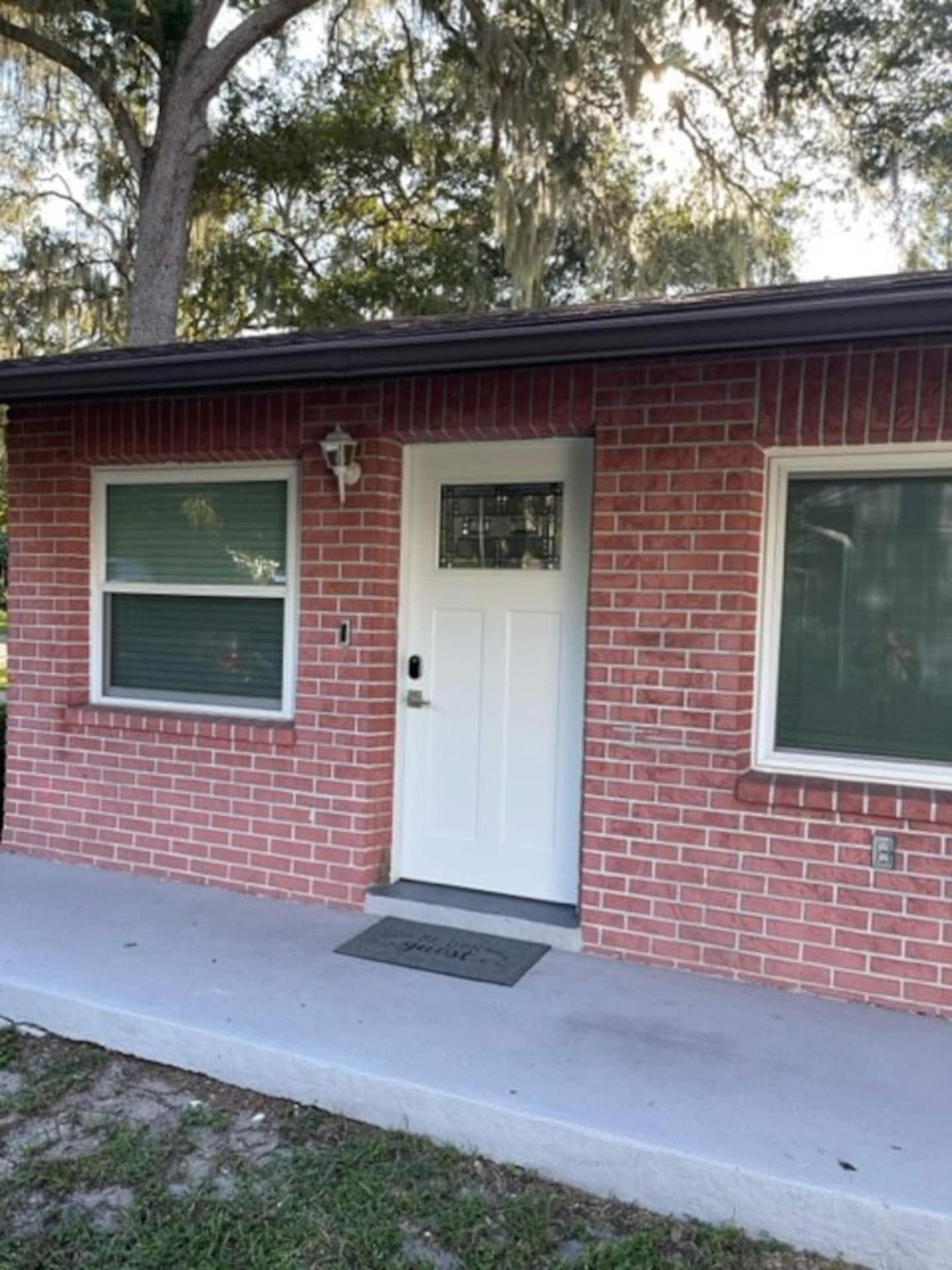 Walk Everywhere! 1-Bedroom Gem In Downtown Hub New Port Richey Bagian luar foto
