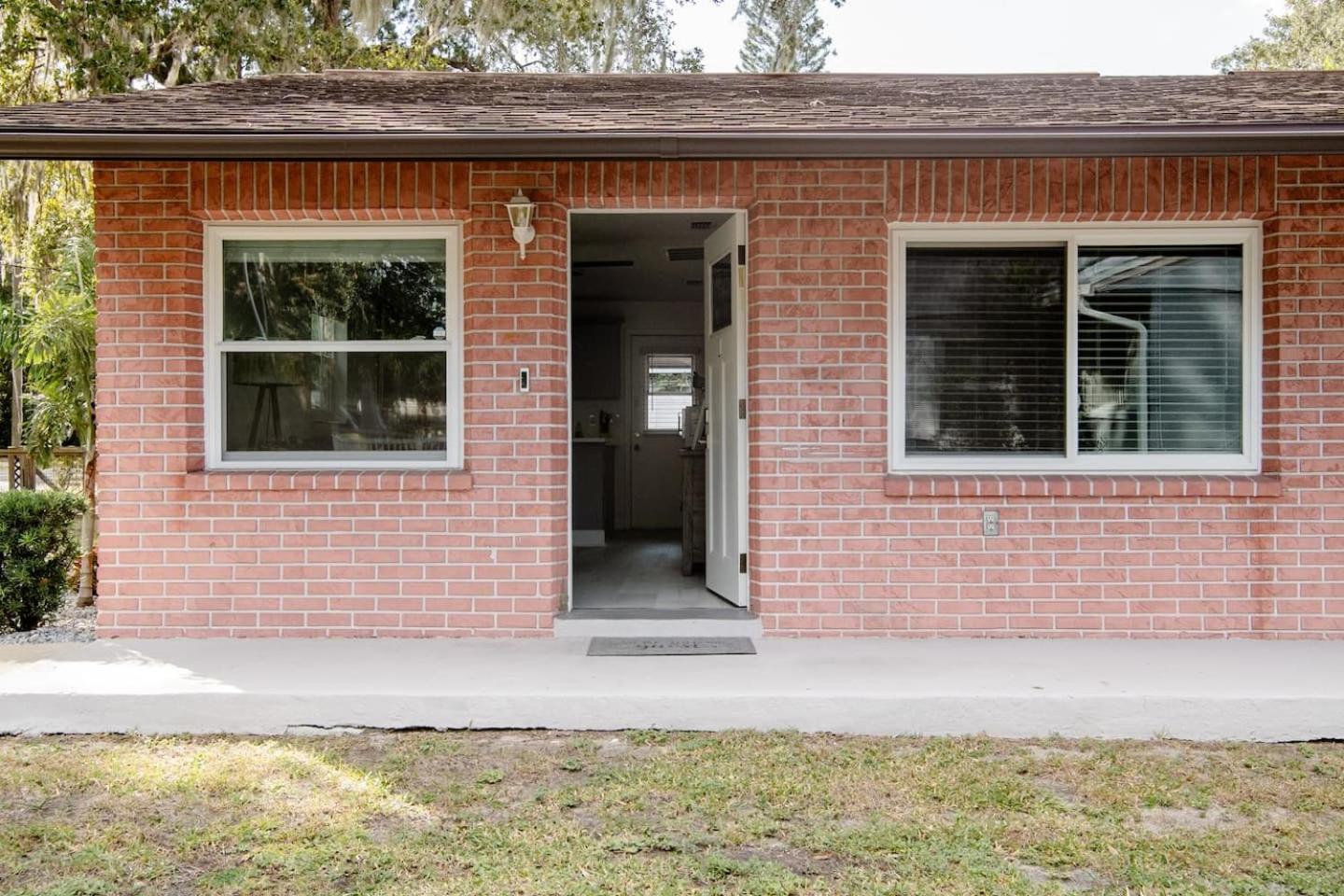 Walk Everywhere! 1-Bedroom Gem In Downtown Hub New Port Richey Bagian luar foto