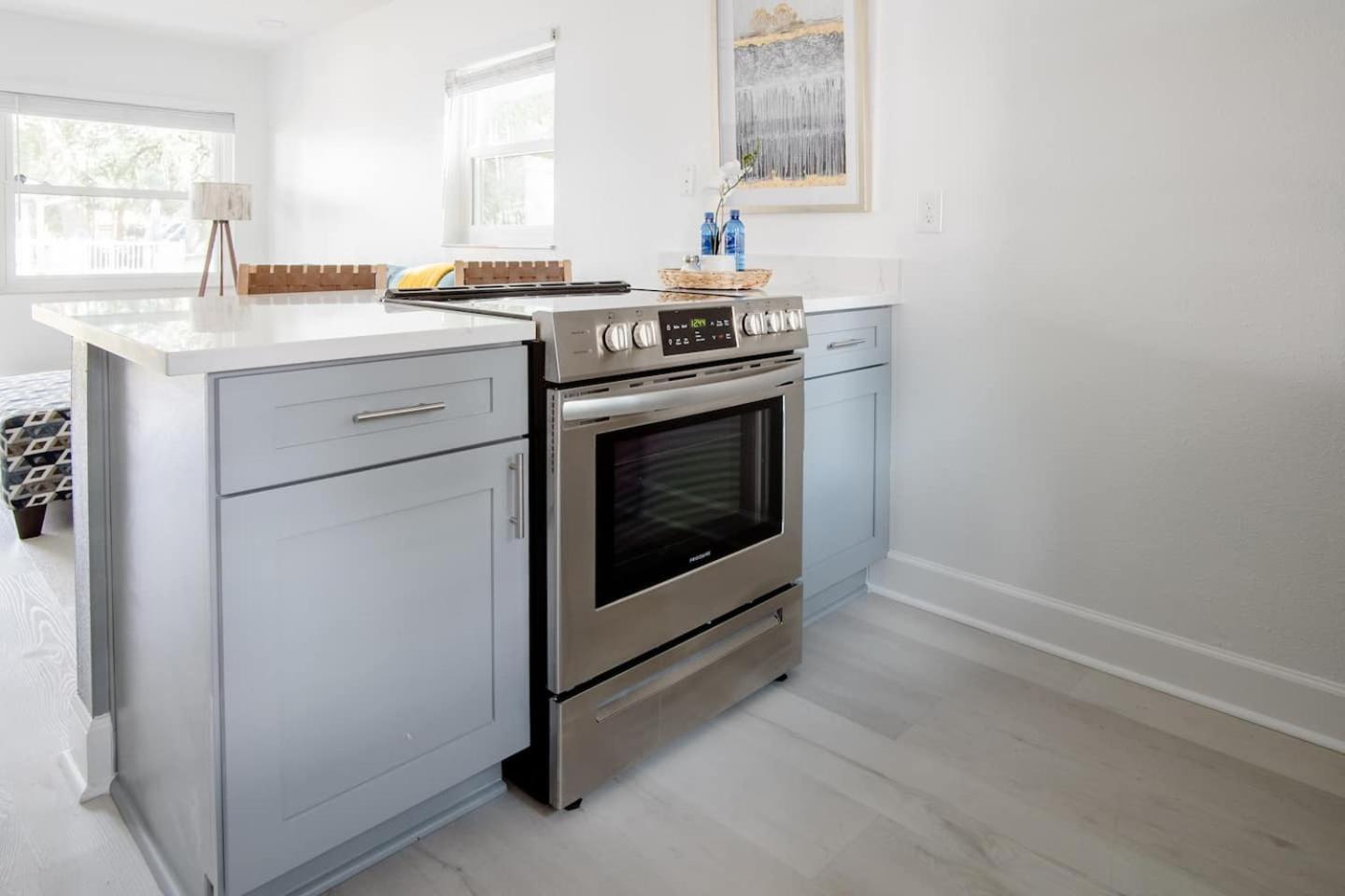 Walk Everywhere! 1-Bedroom Gem In Downtown Hub New Port Richey Bagian luar foto