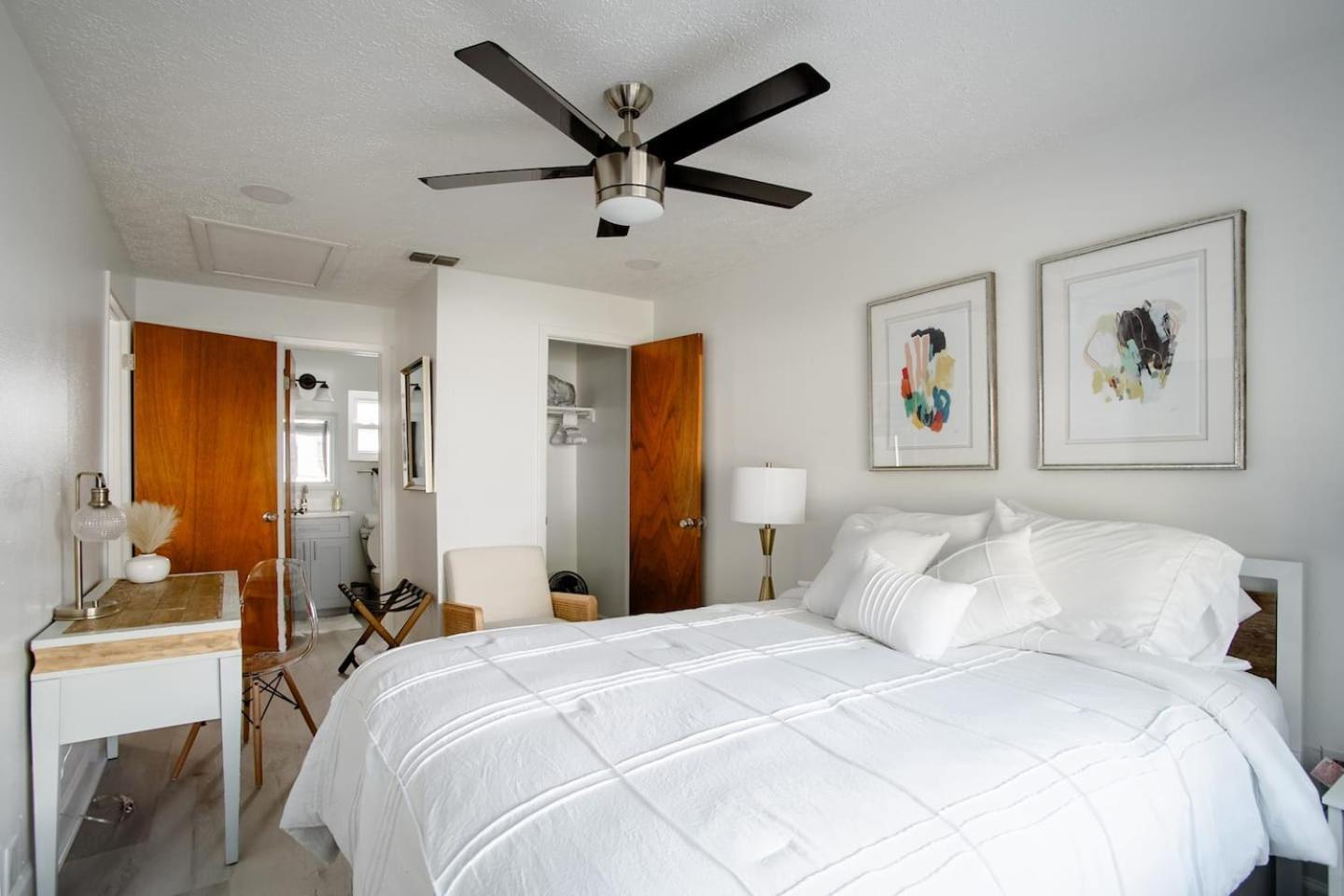 Walk Everywhere! 1-Bedroom Gem In Downtown Hub New Port Richey Bagian luar foto