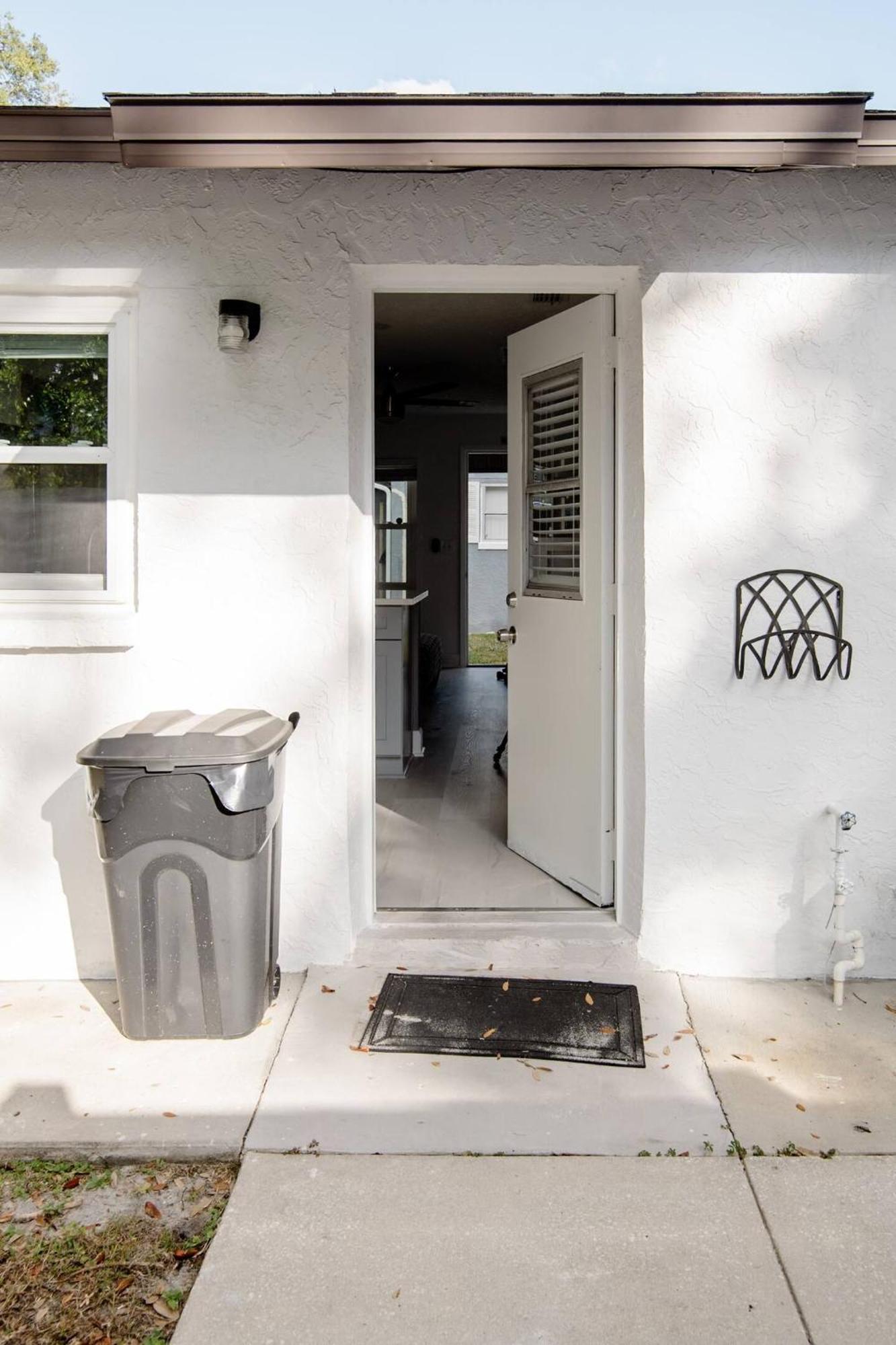 Walk Everywhere! 1-Bedroom Gem In Downtown Hub New Port Richey Bagian luar foto