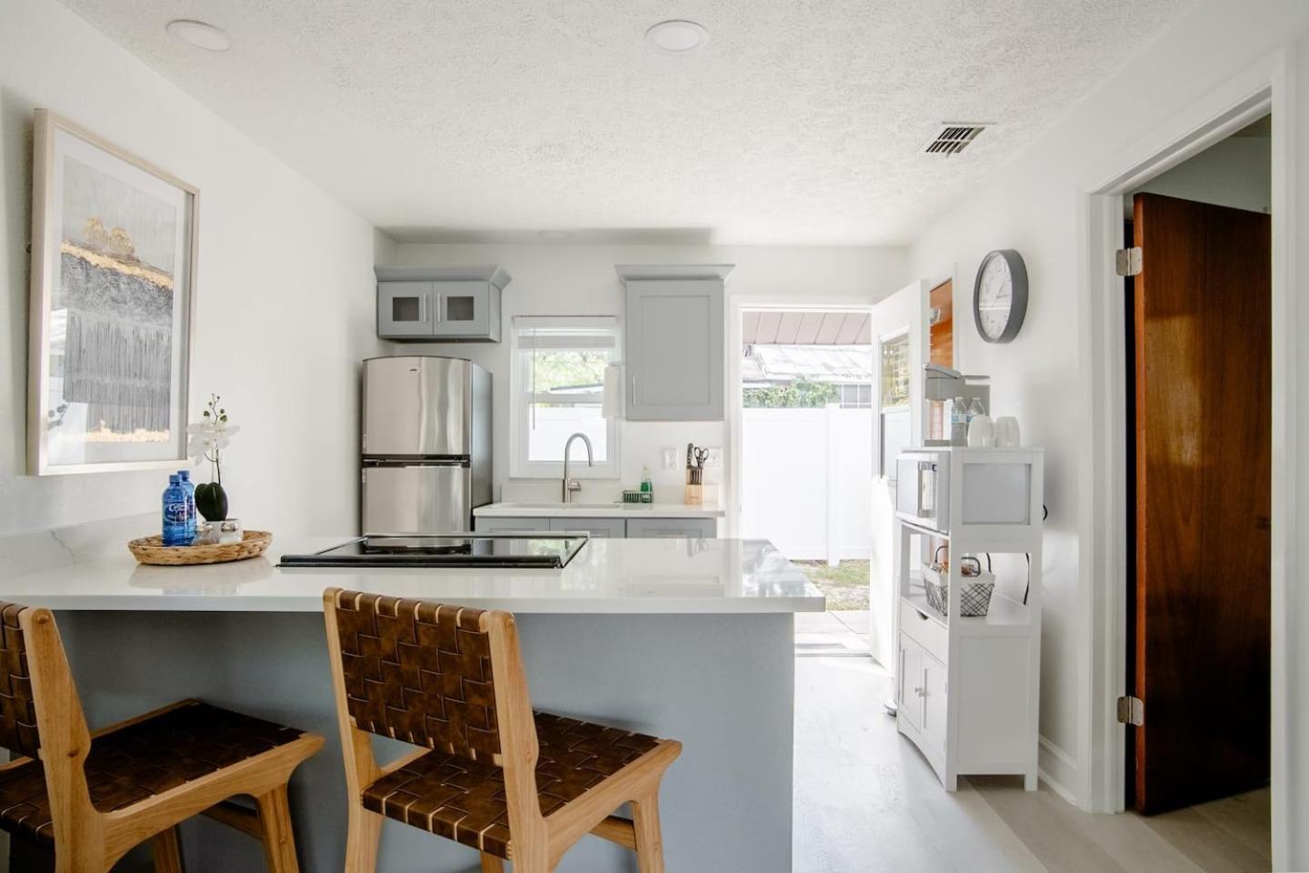 Walk Everywhere! 1-Bedroom Gem In Downtown Hub New Port Richey Bagian luar foto