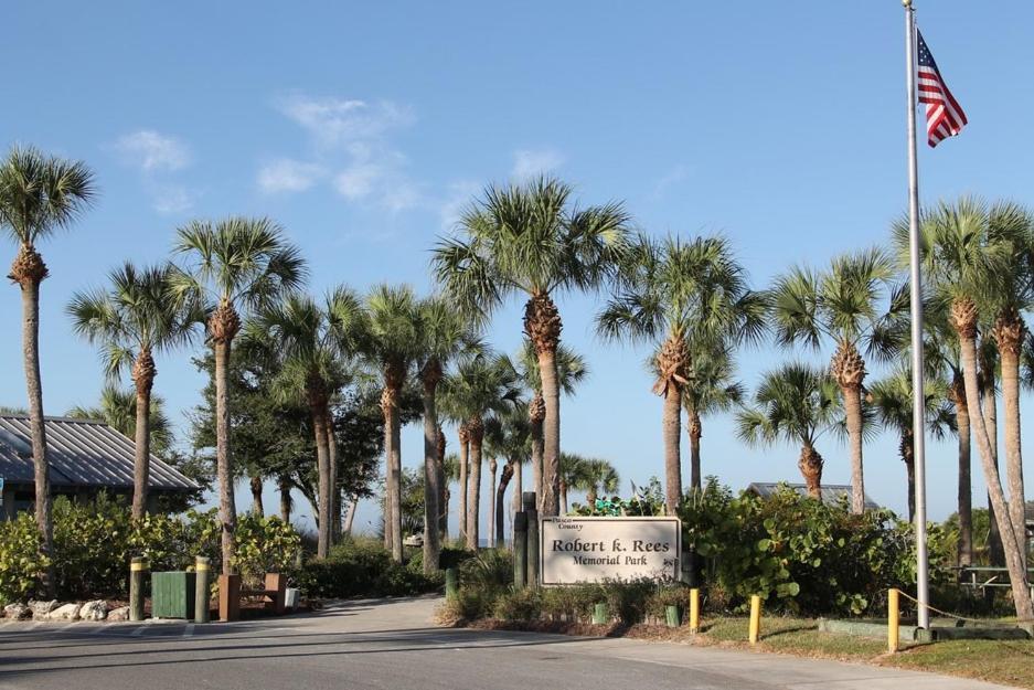 Walk Everywhere! 1-Bedroom Gem In Downtown Hub New Port Richey Bagian luar foto